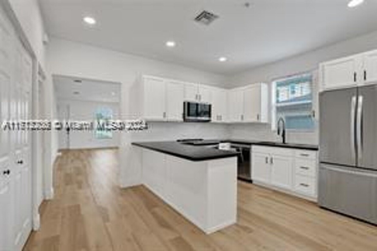 Foto principal - 14706 SW 12th St