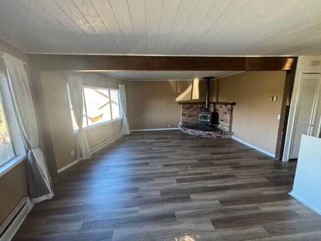 Foto del edificio - 2028 Linden Dr