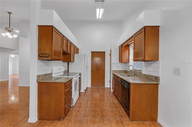 Foto del edificio - 10851 Log House Rd