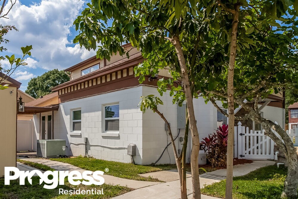 Foto principal - 1224 Pin Oak Dr