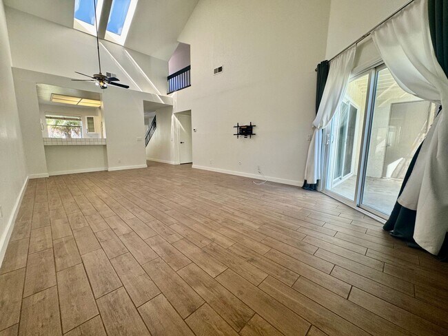 Foto del edificio - Beautiful 3 Bedroom Townhome near Mission ...