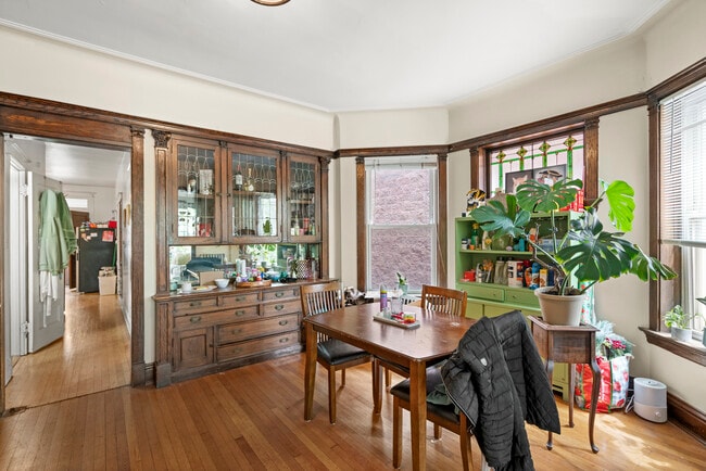 Foto del edificio - 1210 W Addison St