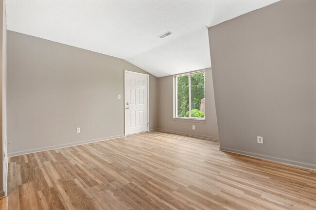 Building Photo - 511 Poplar St