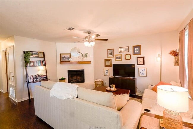 Photo - 619 San Benito Ct House