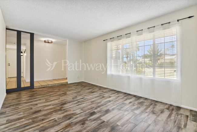 Foto del edificio - 807 E Country Gables Dr