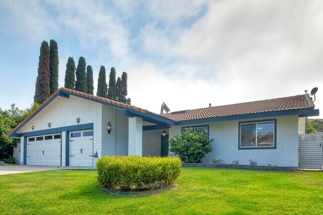 Building Photo - 822 Santa Inez