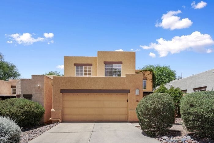 Elegant 4-Bed Home with Balcony & Backyard... - Elegant 4-Bed Home with Balcony & Backyard...