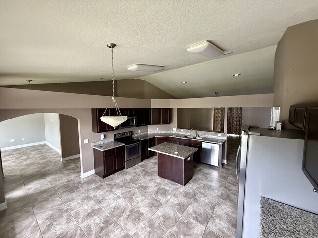 Building Photo - 4415 Mirada Way