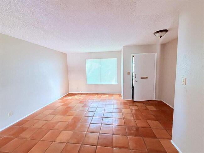 Foto del edificio - 9611 Blue Creek Ln