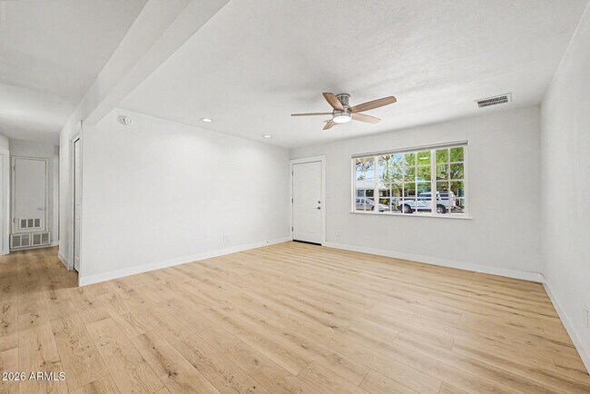 Foto del edificio - 2526 W Orchid Ln