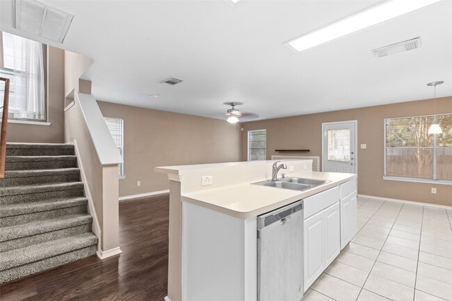 Foto del edificio - 51 Marble Rock Pl