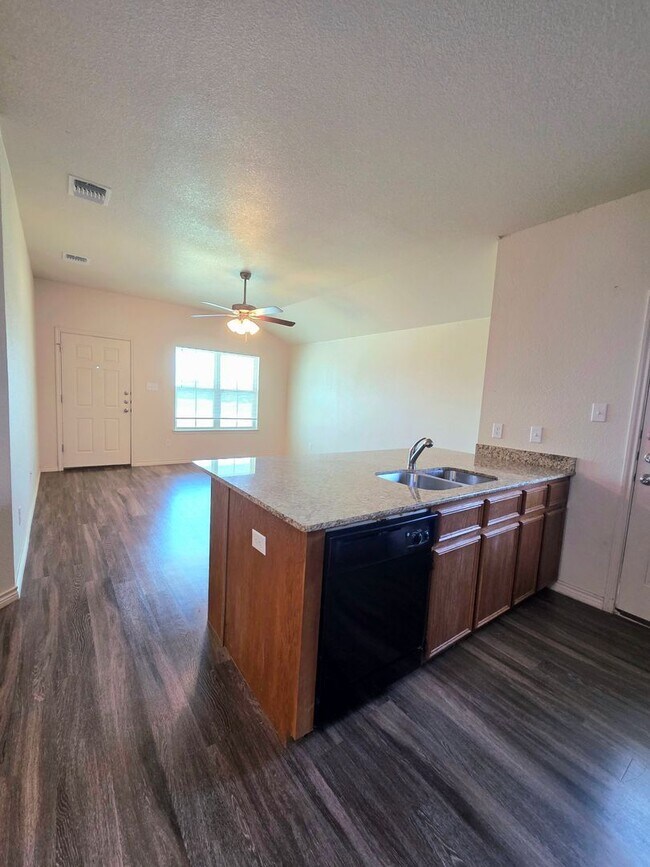 Foto del edificio - AVAILABLE NOW! (SECTION 8 ACCEPTED)