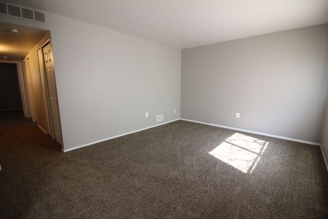 Building Photo - Taylor Home for Rent