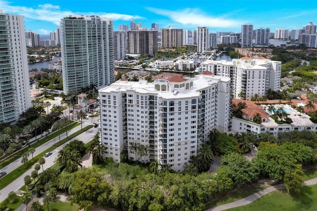 Foto del edificio - 20000 E Country Club Dr