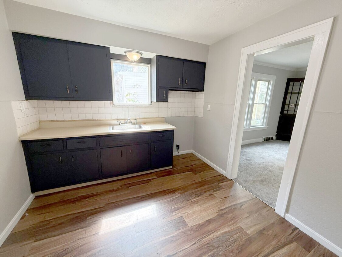 Foto principal - 7610 Dearborn Ave