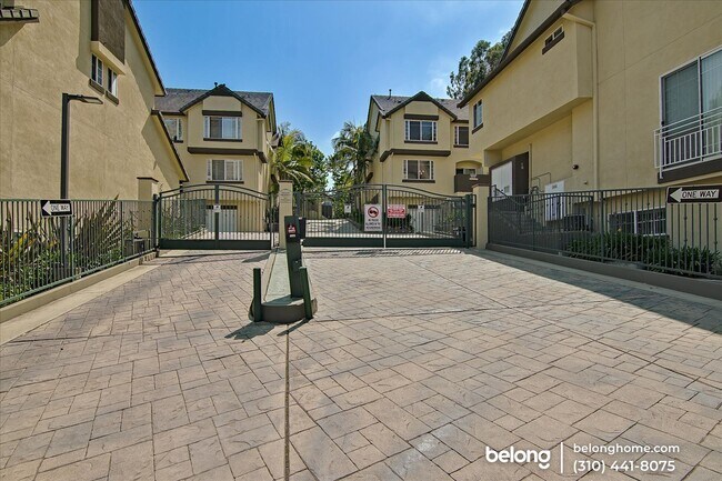 Building Photo - 4600 Don Lorenzo Dr