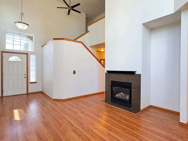 Building Photo - Beautiful 3 bed, 2.5 bath Edmonds Duplex U...