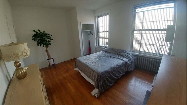 Foto del edificio - 311 W 95th St