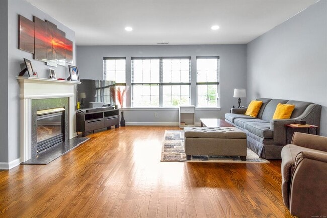 Building Photo - 3302 Eaton Ct