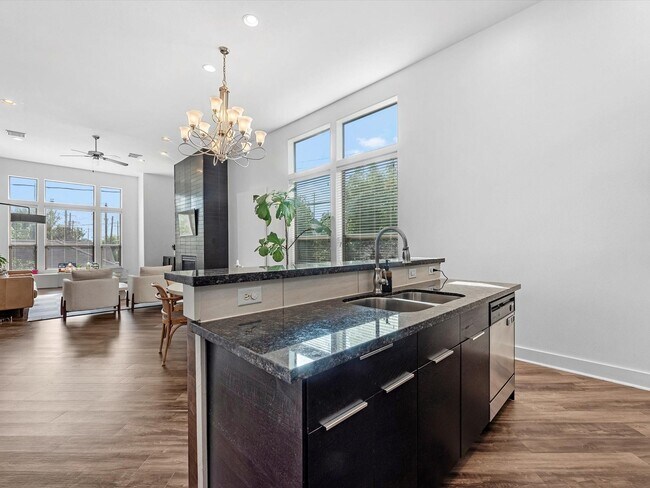 Foto del edificio - 3421 Gillespie St