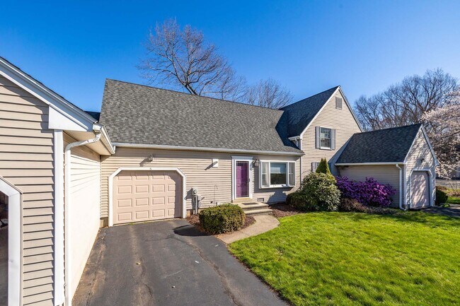 Foto del edificio - 5 Leo J Ln