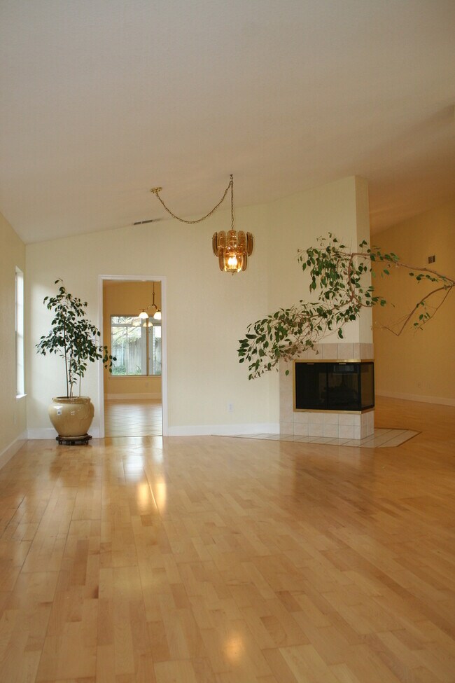 Foto del edificio - 10317 Walnut Creek Ct