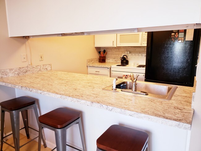 Kitchen - 47 Eagle Crest Dr