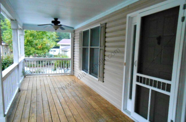 Foto del edificio - Three Bedroom Lowcountry-Style Home on 1 A...