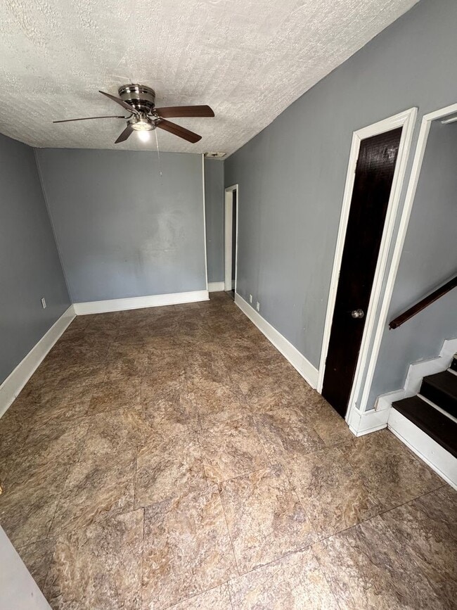 Building Photo - 3 bedroom 2 bath house