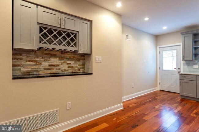 Building Photo - 2218 Oakford St