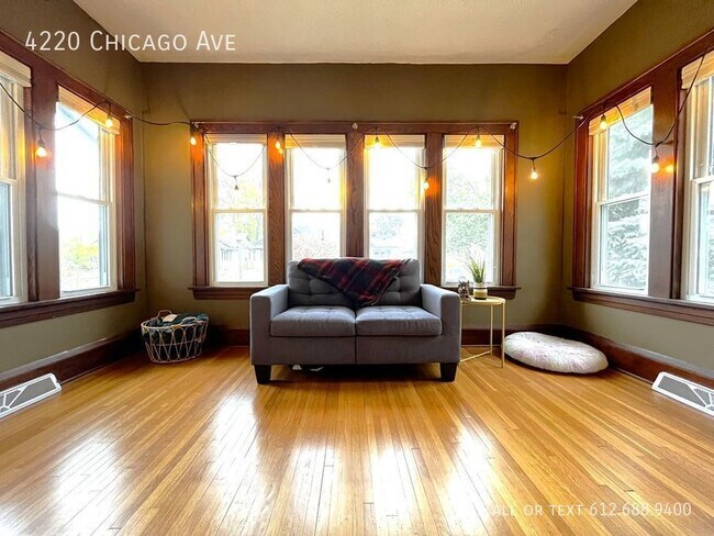 Foto del edificio - 3 Bed 2 Bath Home Fenced In Backyard and 2...