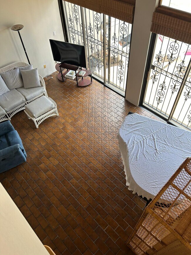 living area from 2nd floor - 1120 SW 131st Place Cir N