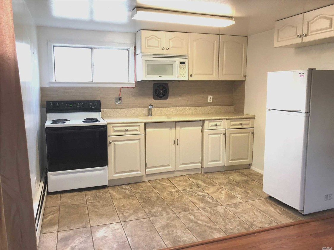 Foto principal - 101 Old Farmingdale Rd