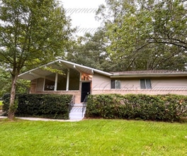 Building Photo - 1020 Eisenhower Ct SE