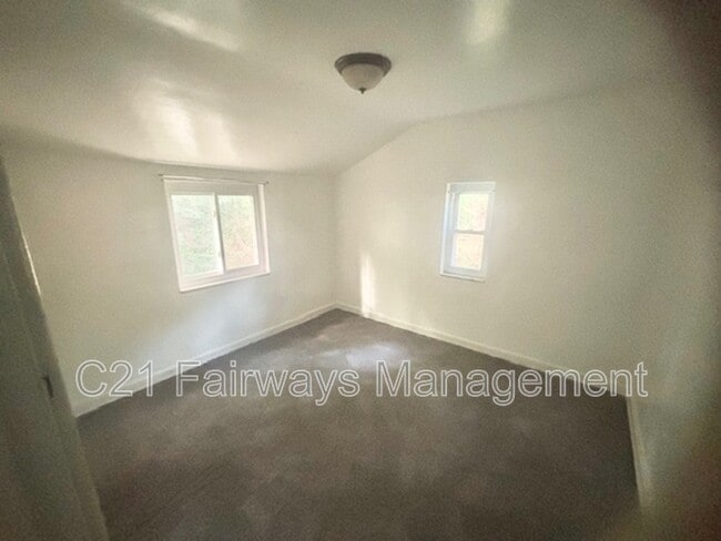 Building Photo - 2020 Lindsay Rd