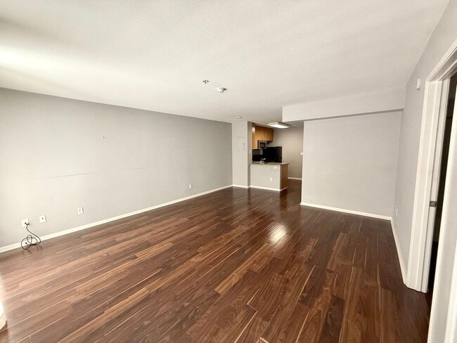Building Photo - Spacious Studio Living in the Heart of Little Italy