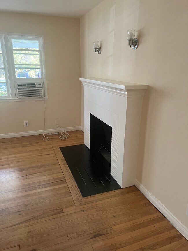 Building Photo - 15115 Hesby St