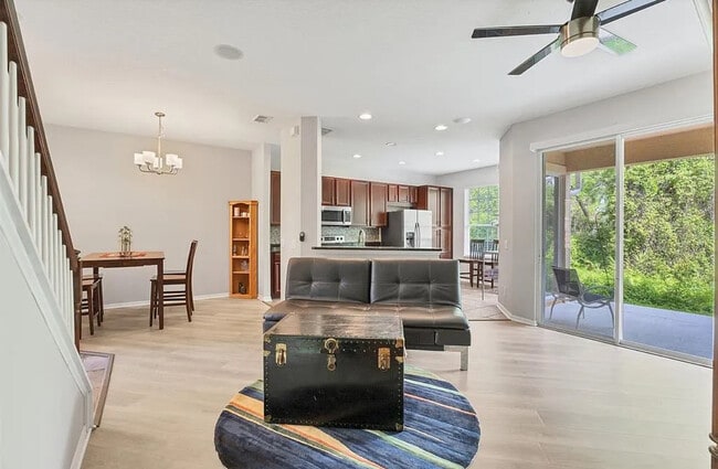 Building Photo - 8228 Villa Grande Ct