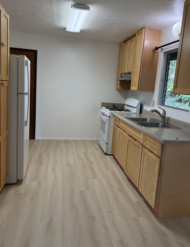 Foto del edificio - Partially Renovated 3BR/1.5BA Home in Hilo!