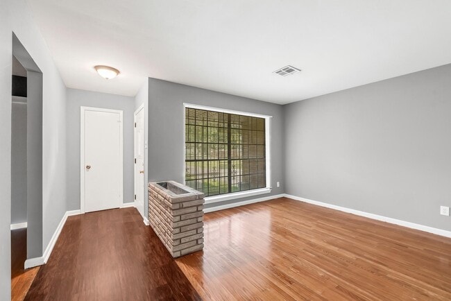 Building Photo - 8710 Bertwood St