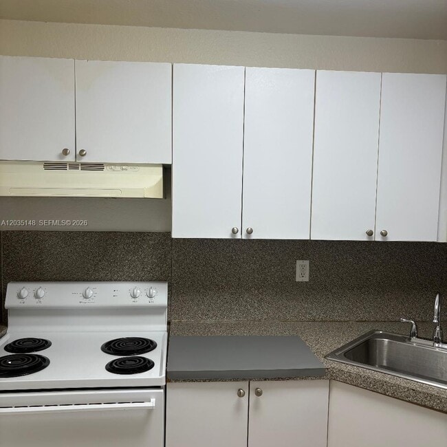 Building Photo - 17255 SW 95th Ave