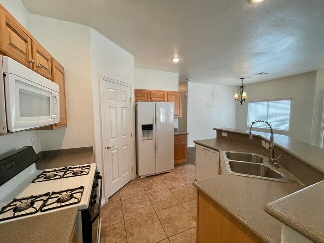 Foto del edificio - Great 3 bedroom Townhome Available Soon!