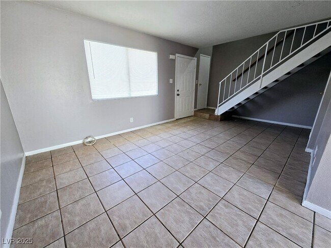 Foto del edificio - 4972 Larkspur St