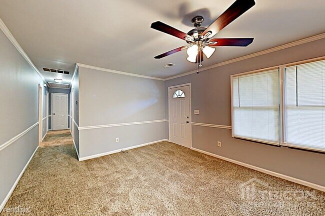 Building Photo - 1621 Rose Garden Ln
