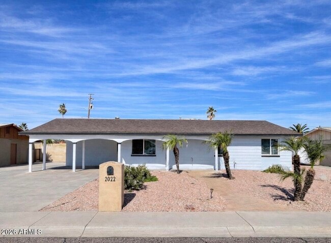 Building Photo - 2022 W Eugie Ave