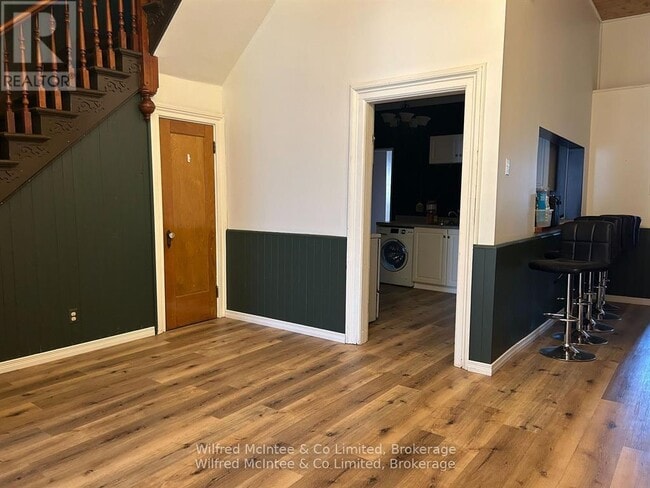 Building Photo - 216 Durham St E