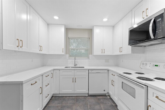 Foto del edificio - 8314 Poplar Ridge Ln