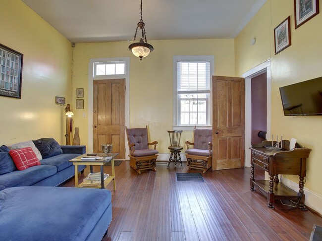 Building Photo - Historic 2 Bedroom Uptown Duplex in New Orleans