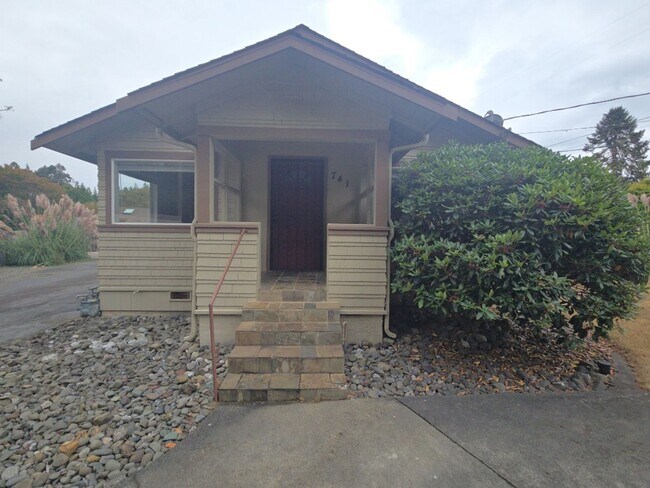 Building Photo - 741 Westgate Dr