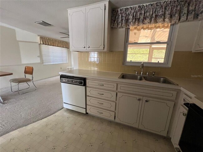 Building Photo - 10502 Laburnum Dr